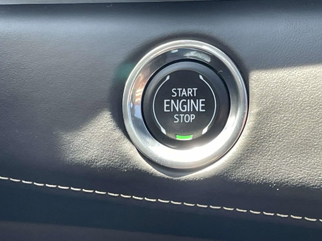 Used 2023 Cadillac Escalade ESV V w/ LPO, ONYX Package AWD/4WD image 30