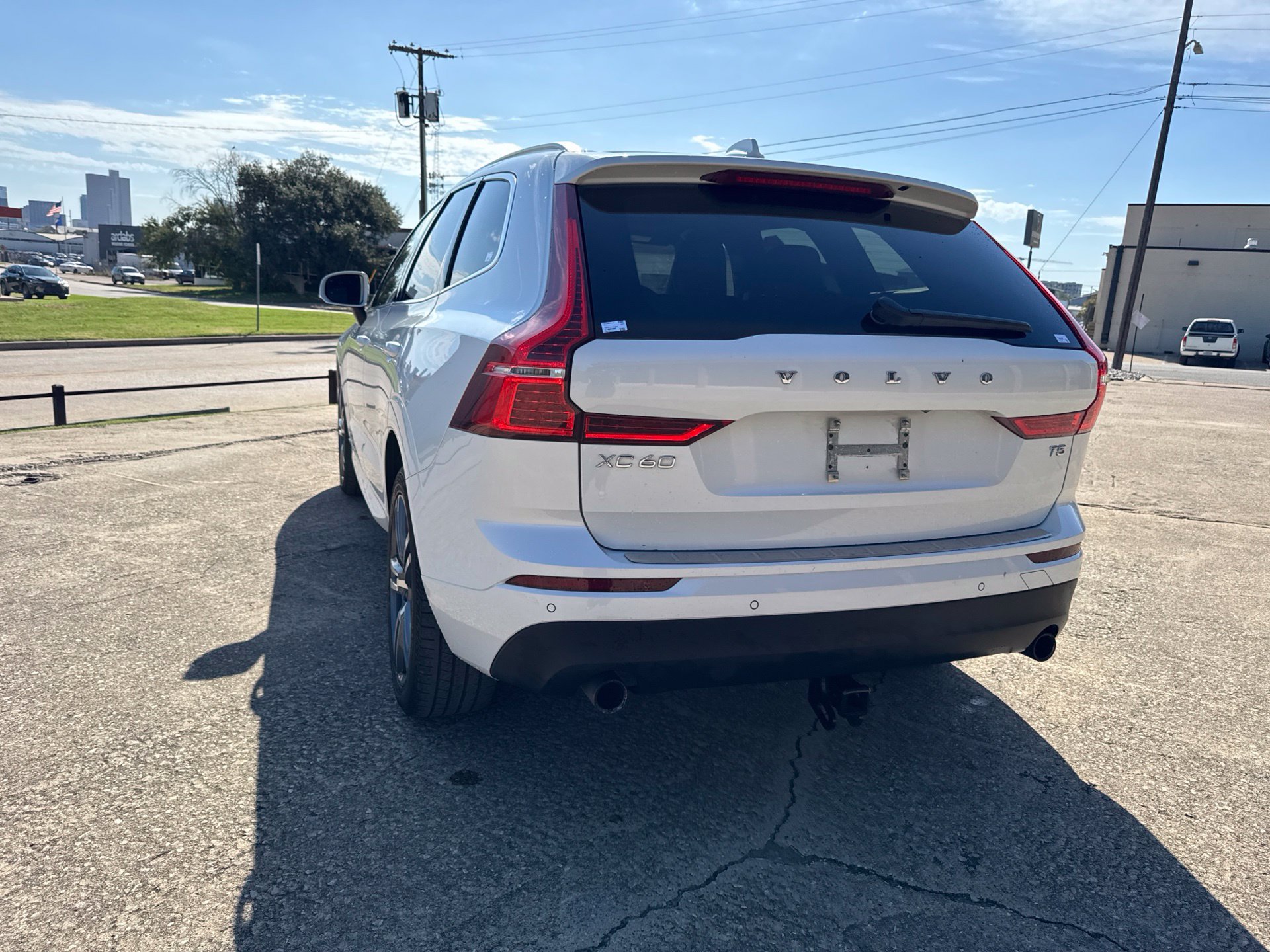 Used 2020 Volvo XC60 T5 Momentum w/ Protection Package Premier FWD image 7
