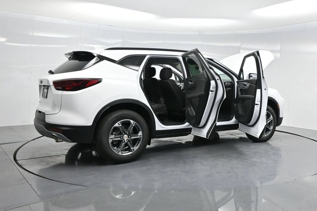 New 2025 Chevrolet Blazer LT w/ Convenience Package FWD image 4