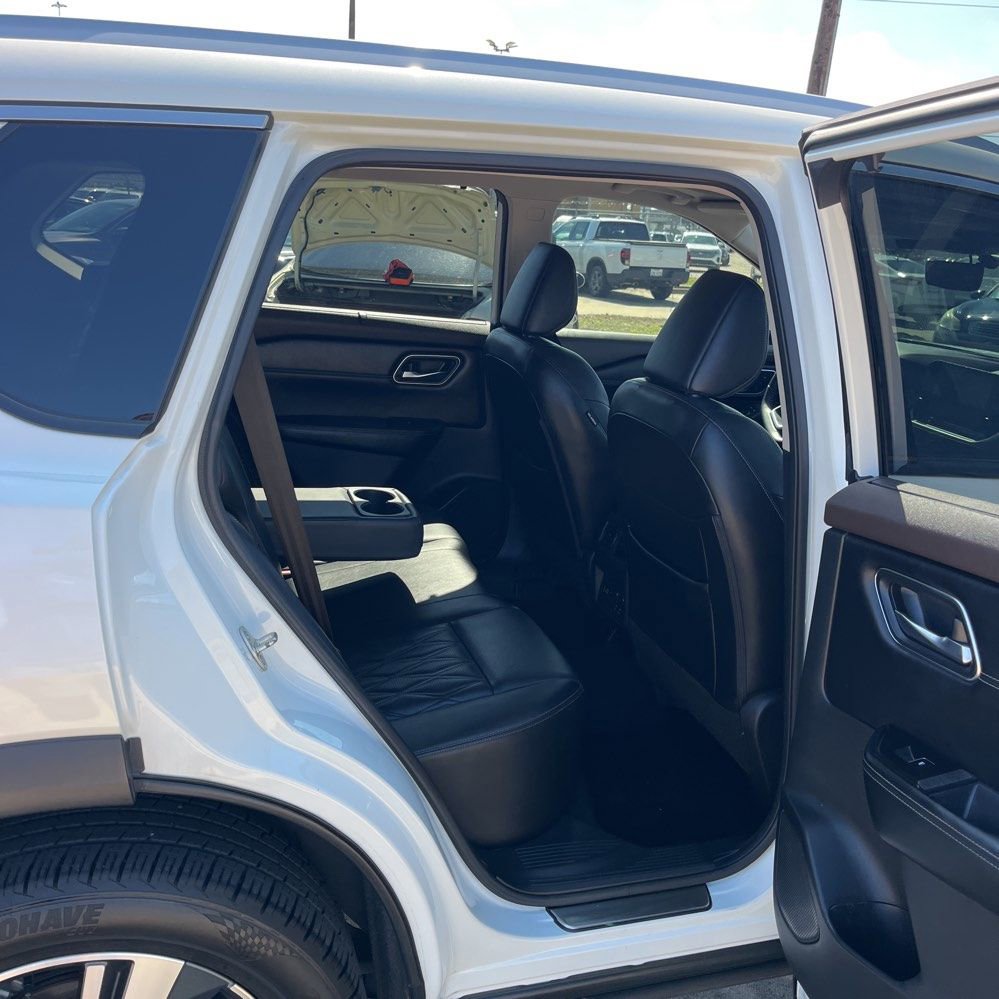 Used 2023 Nissan Rogue Platinum w/ Platinum Premium Package image 10