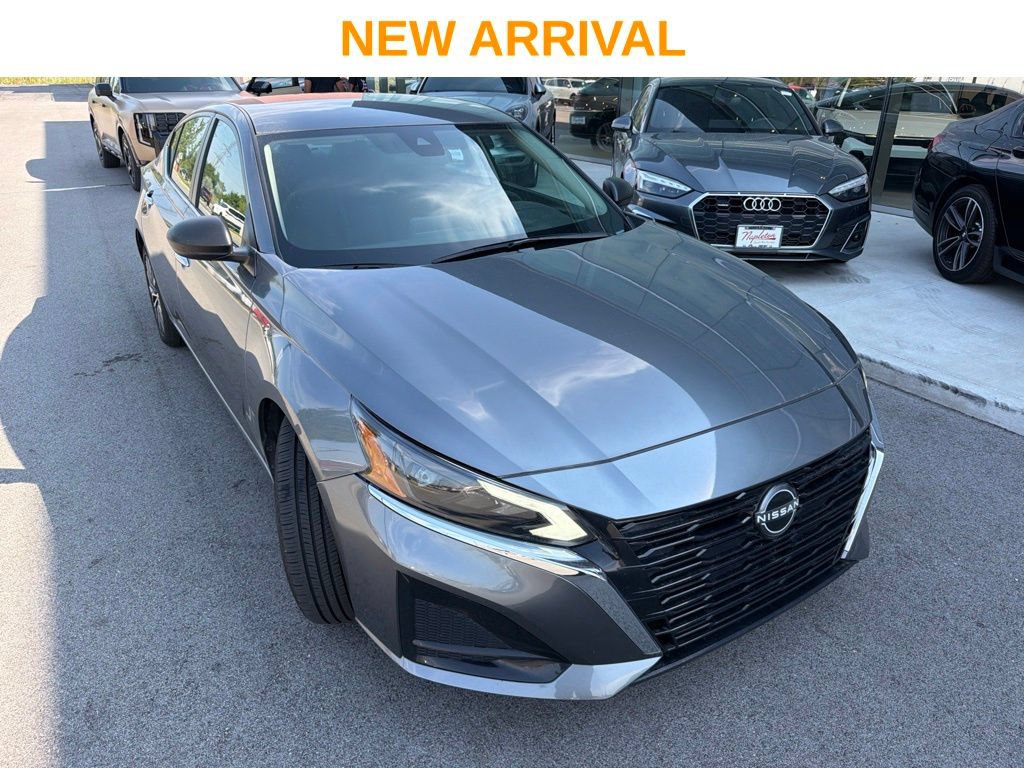 Used 2024 Nissan Altima 2.5 SV FWD image 1