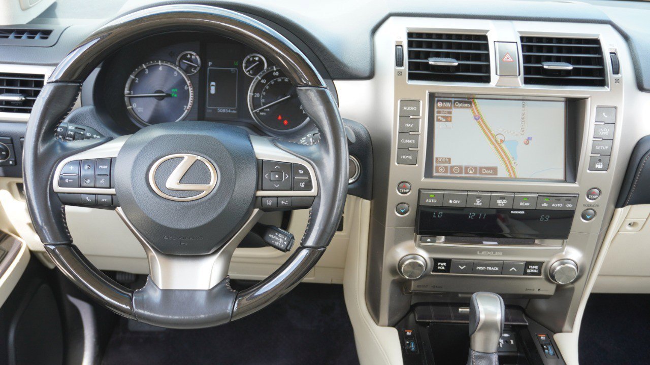 Used 2020 Lexus GX 460 Premium w/ Premium Package image 29