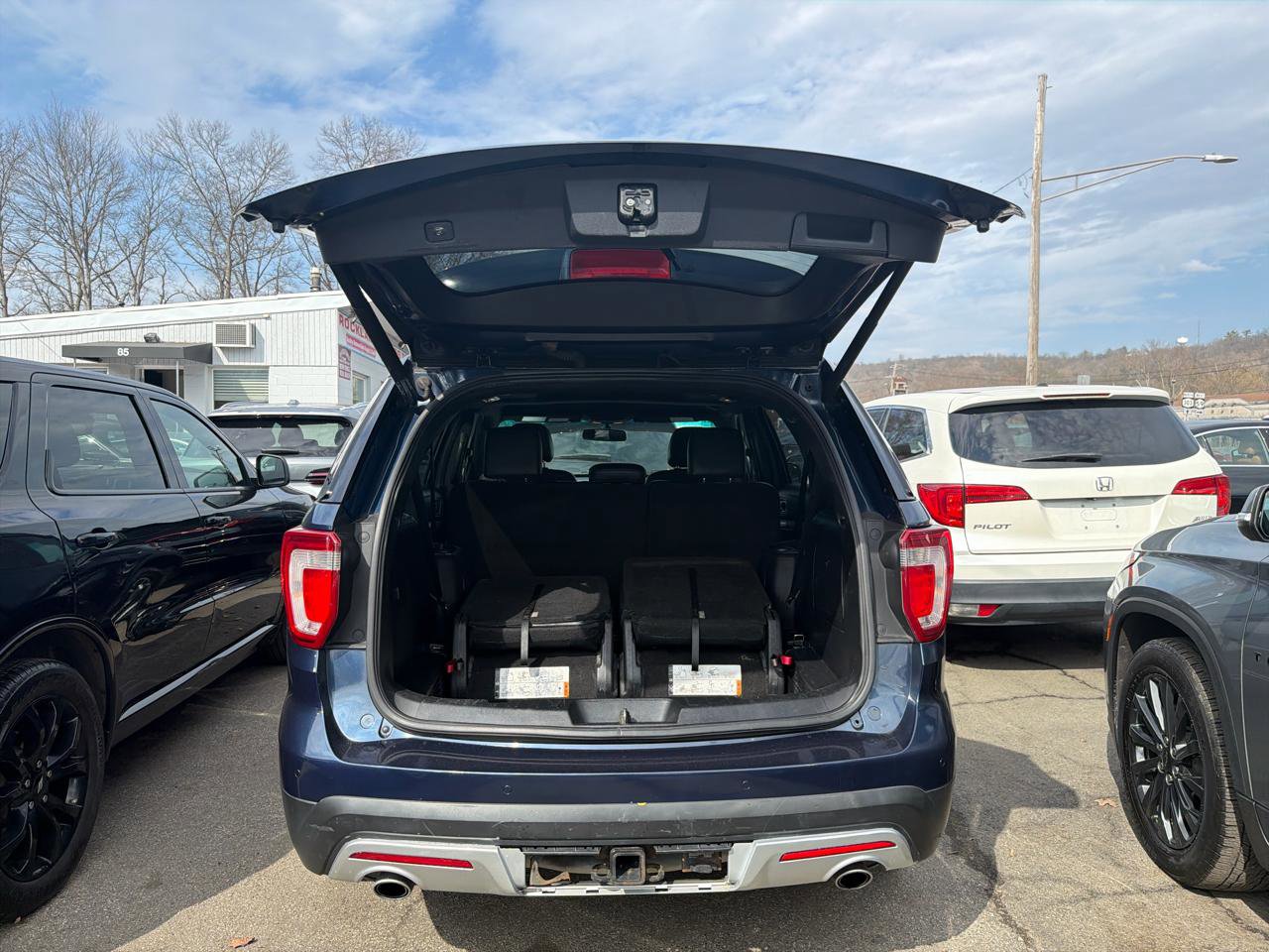 Used 2016 Ford Explorer XLT w/ Equipment Group 202A image 10