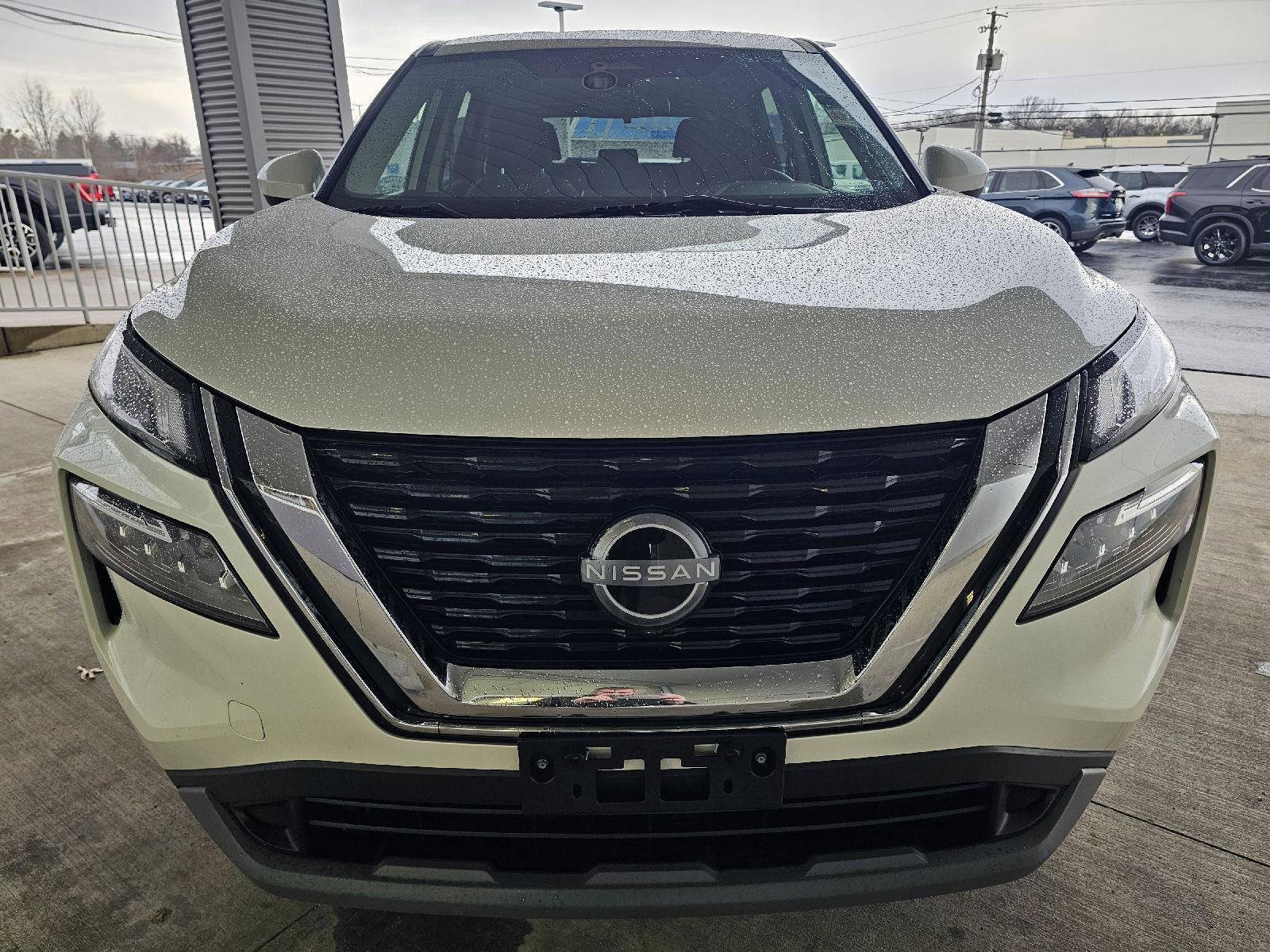 Used 2023 Nissan Rogue SV image 8