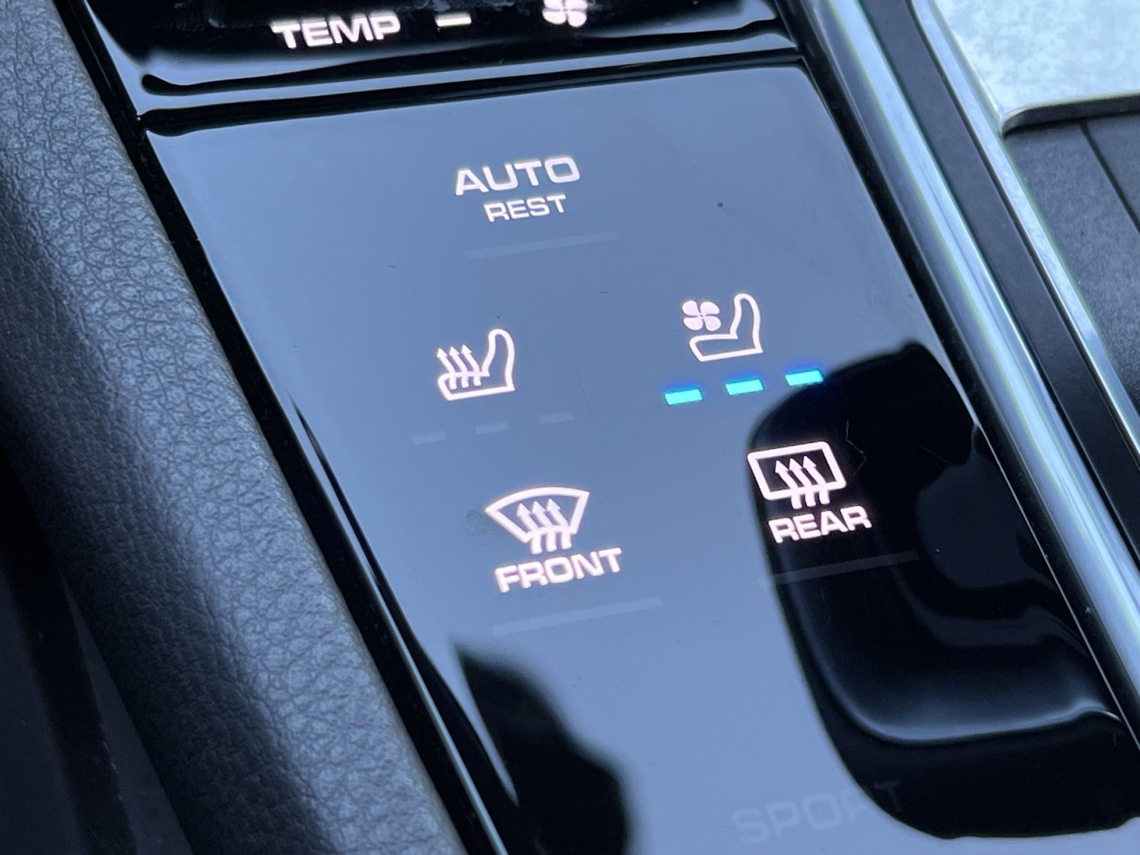 Used 2022 Porsche Cayenne Platinum Edition image 33