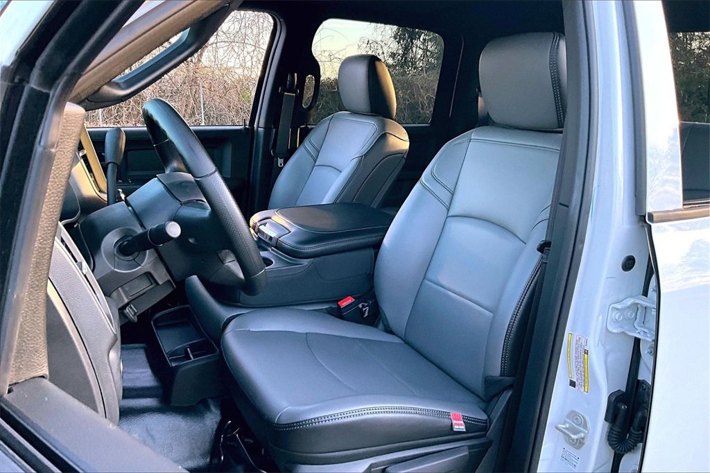 Used 2024 RAM 5500 Tradesman w/ Chrome Appearance Group image 18