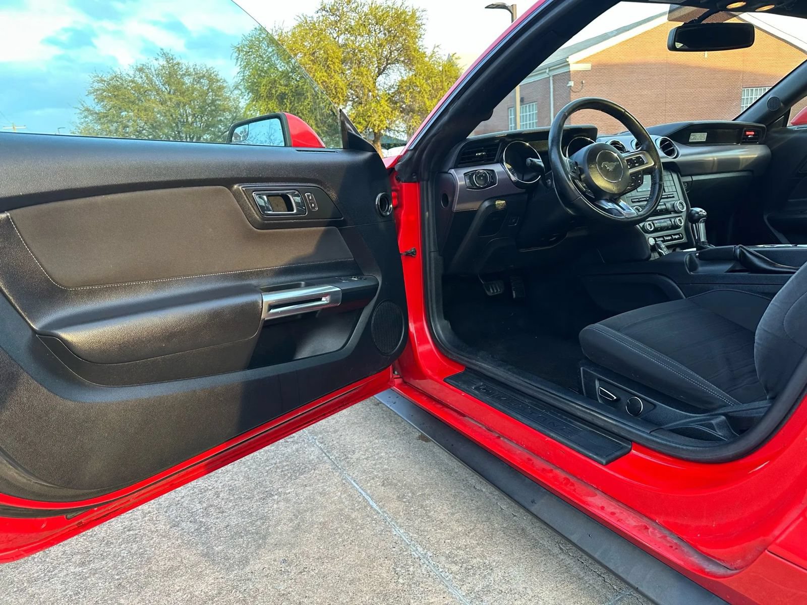 Used 2016 Ford Mustang GT w/ Black Accent Package RWD image 7