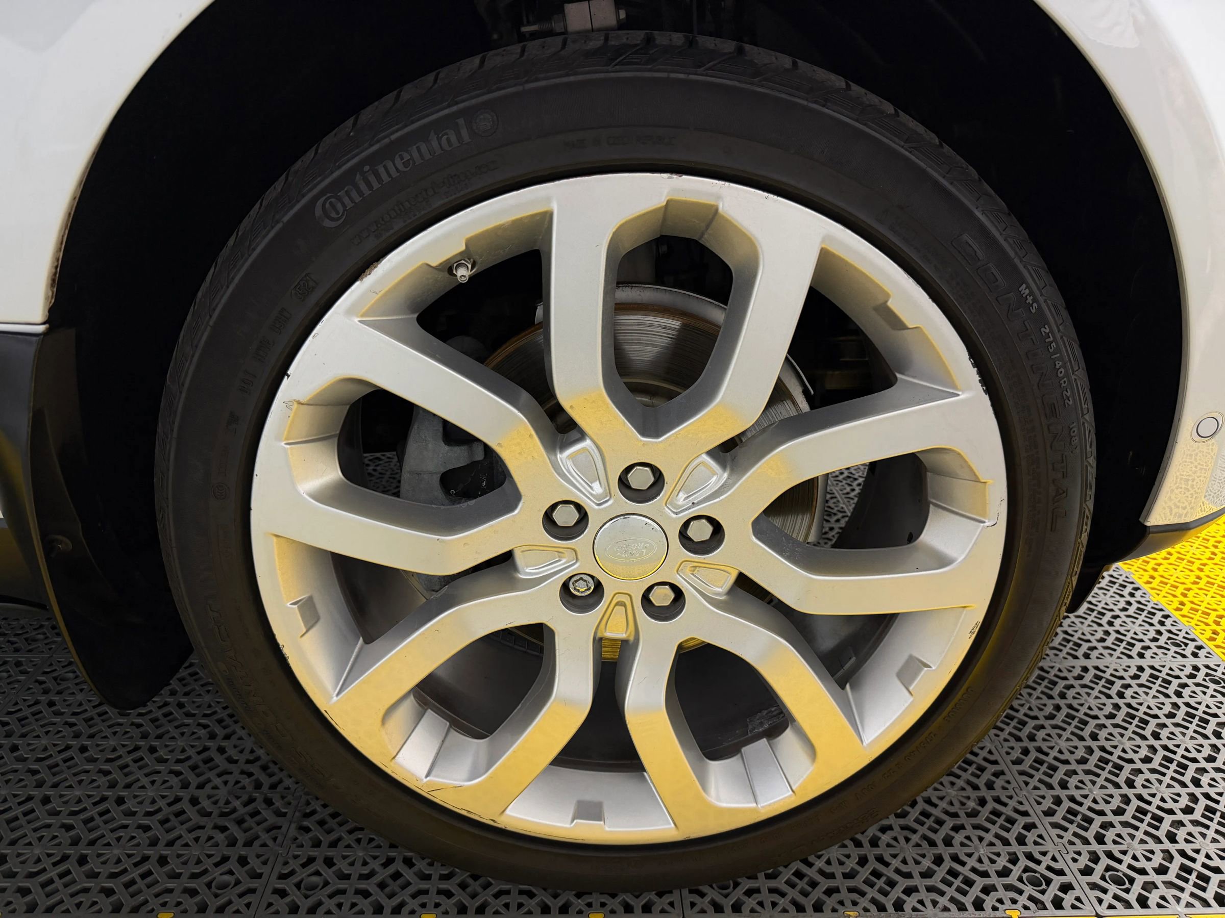 Used 2017 Land Rover Range Rover HSE image 47