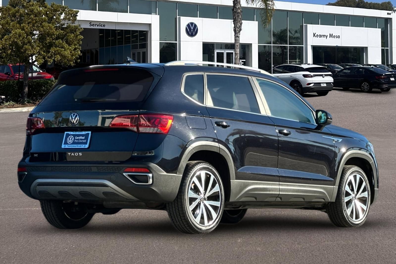 Used 2022 Volkswagen Taos SE w/ IQ.Drive SE Package FWD image 4