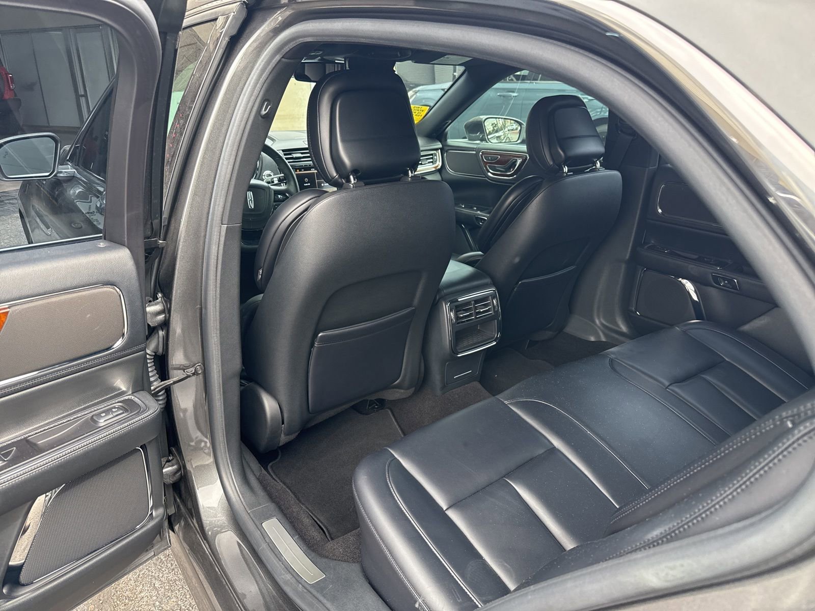 Used 2019 Lincoln Continental Premiere image 16