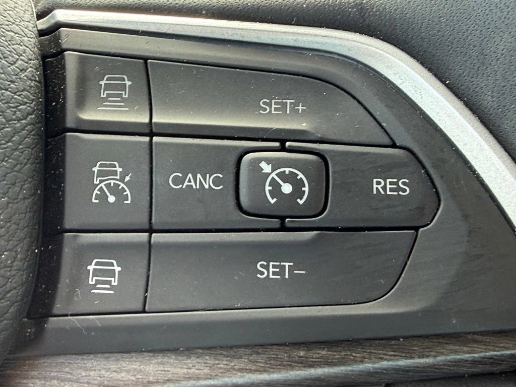 Used 2023 Jeep Grand Cherokee Limited RWD image 17