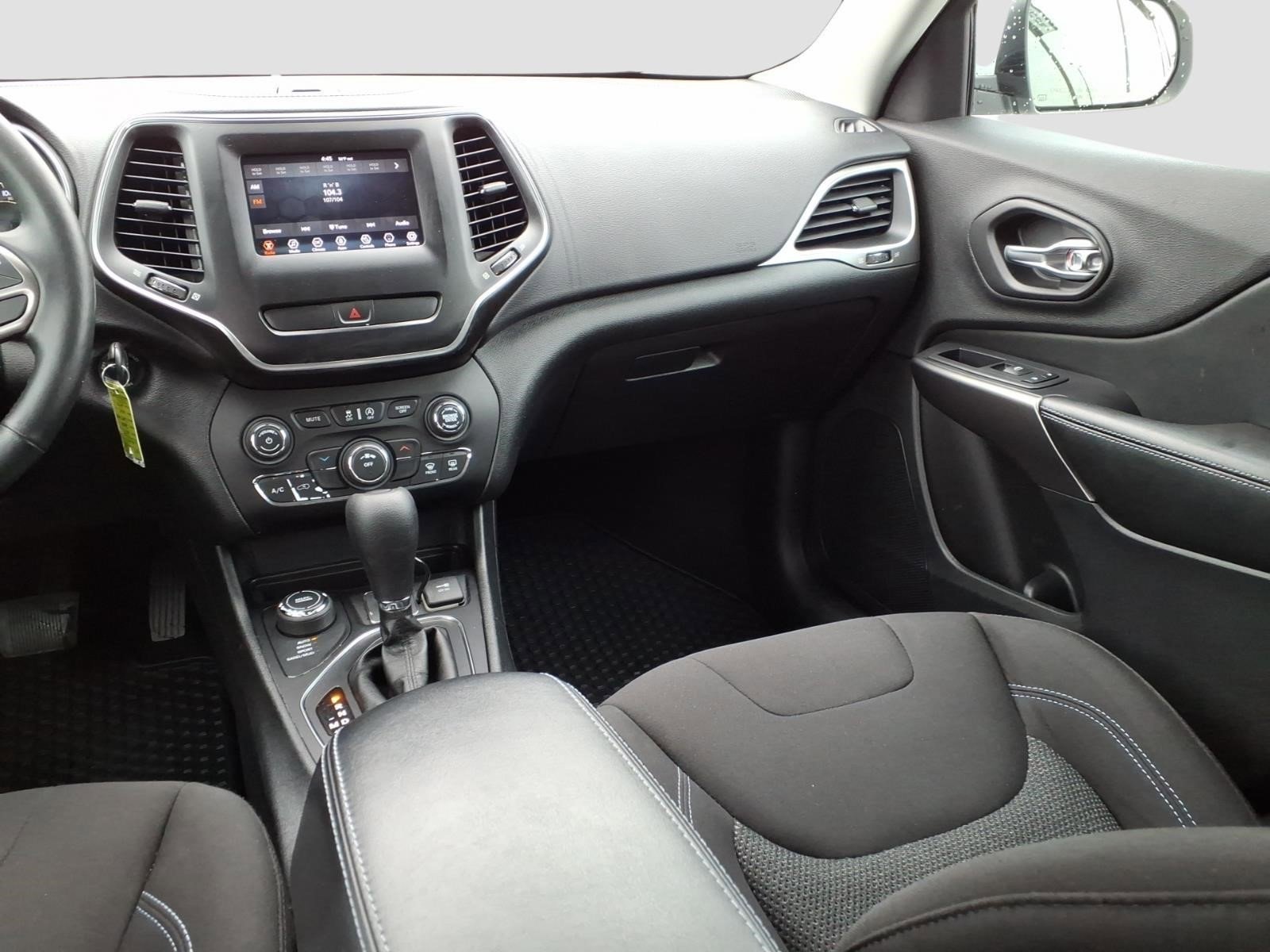 Used 2019 Jeep Cherokee Latitude w/ Cold Weather Group AWD/4WD image 14
