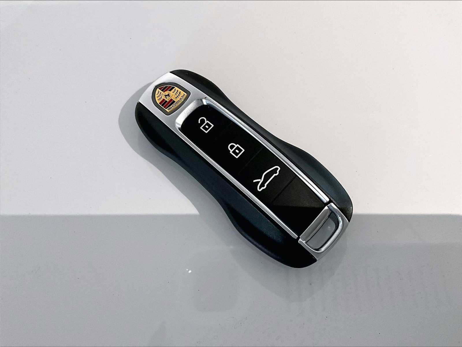 Used 2025 Porsche 911 Carrera image 35