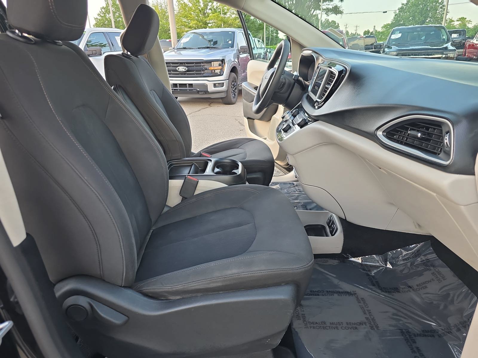 Used 2018 Chrysler Pacifica Touring Plus w/ Tire & Wheel Group FWD image 10