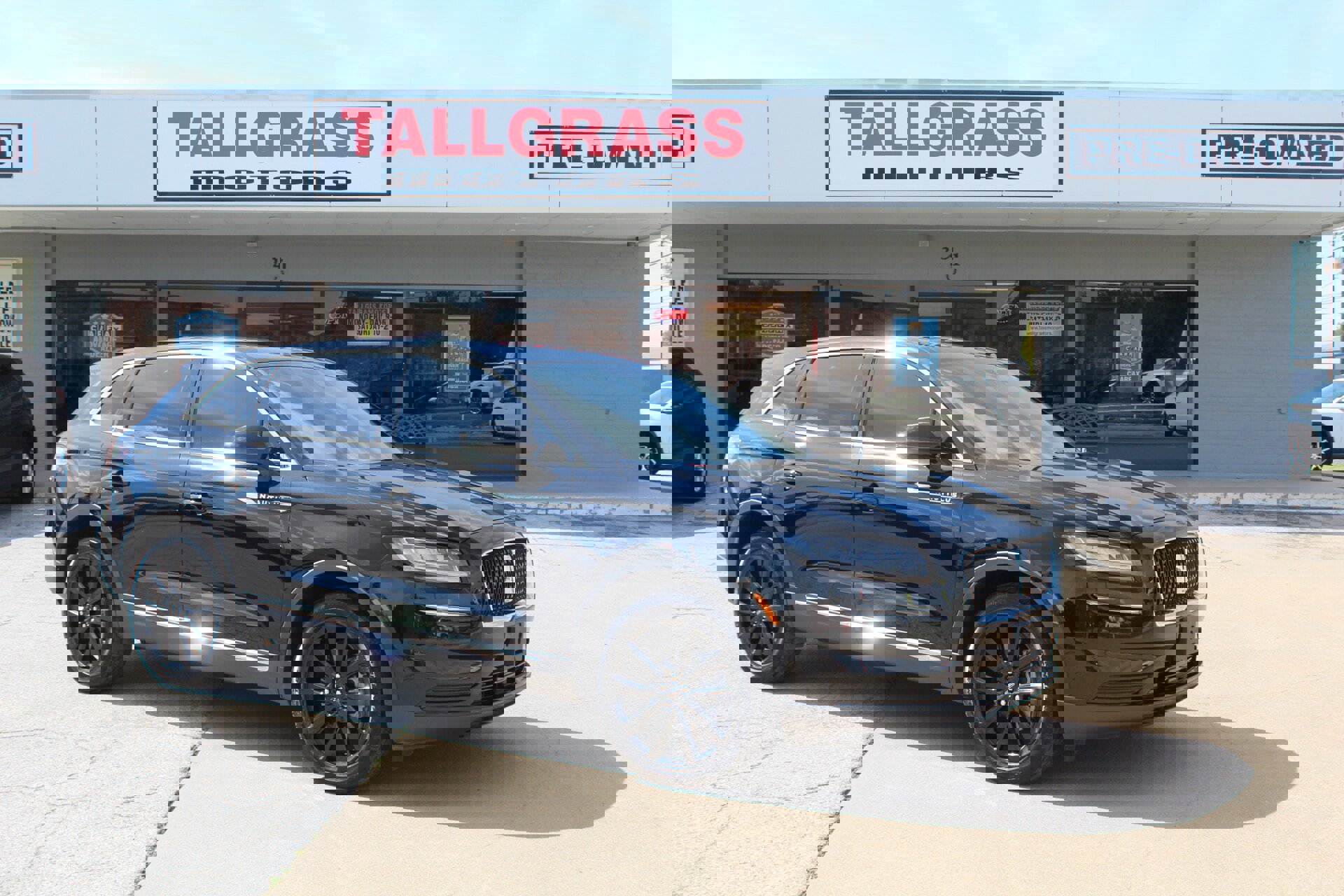 Used 2023 Lincoln Nautilus Reserve w/ Monochromatic Package image 2