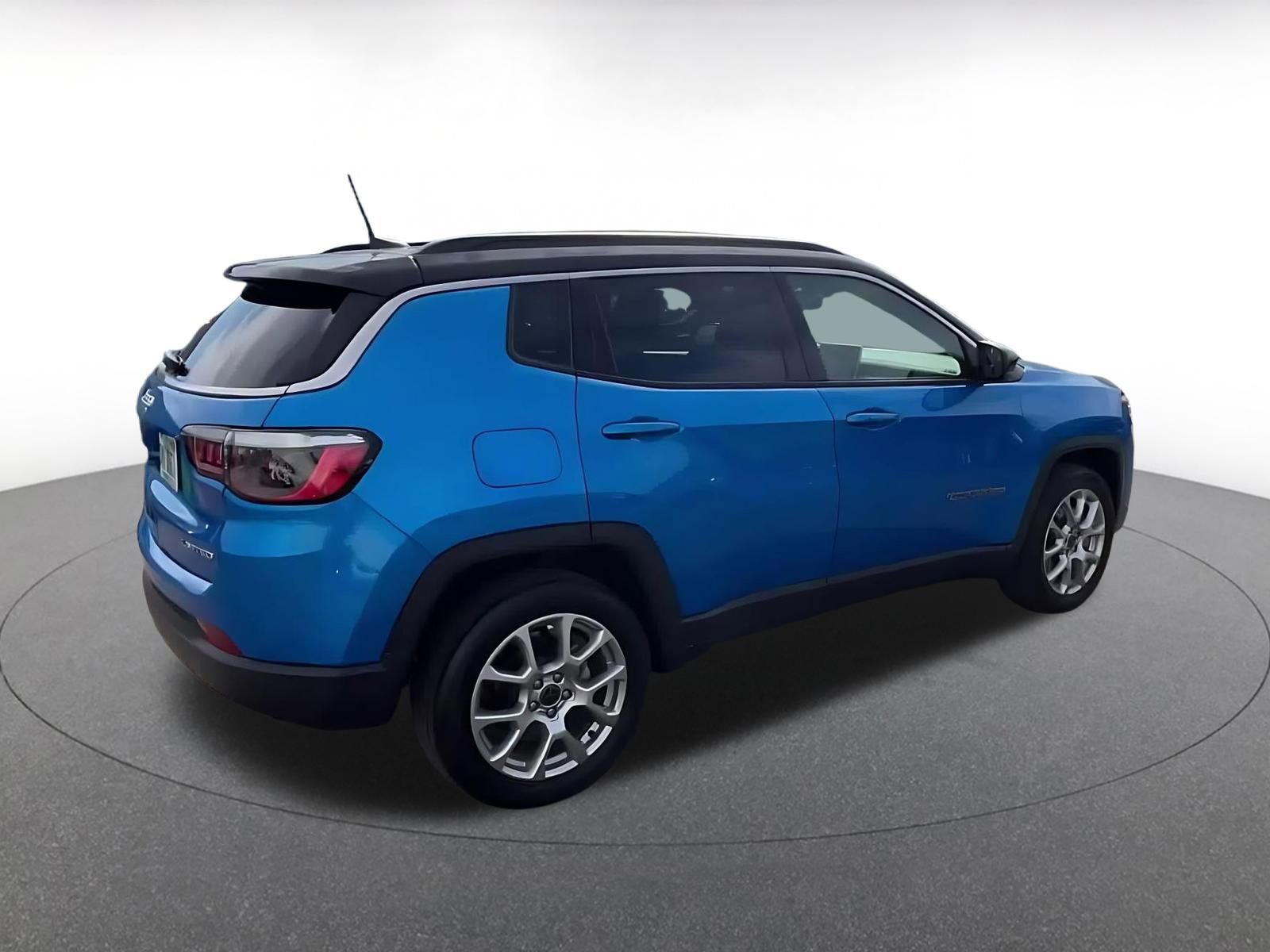 Used 2025 Jeep Compass Limited AWD/4WD image 14