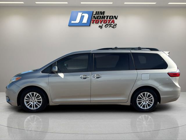 Used 2015 Toyota Sienna XLE w/ XLE Navigation Package image 8