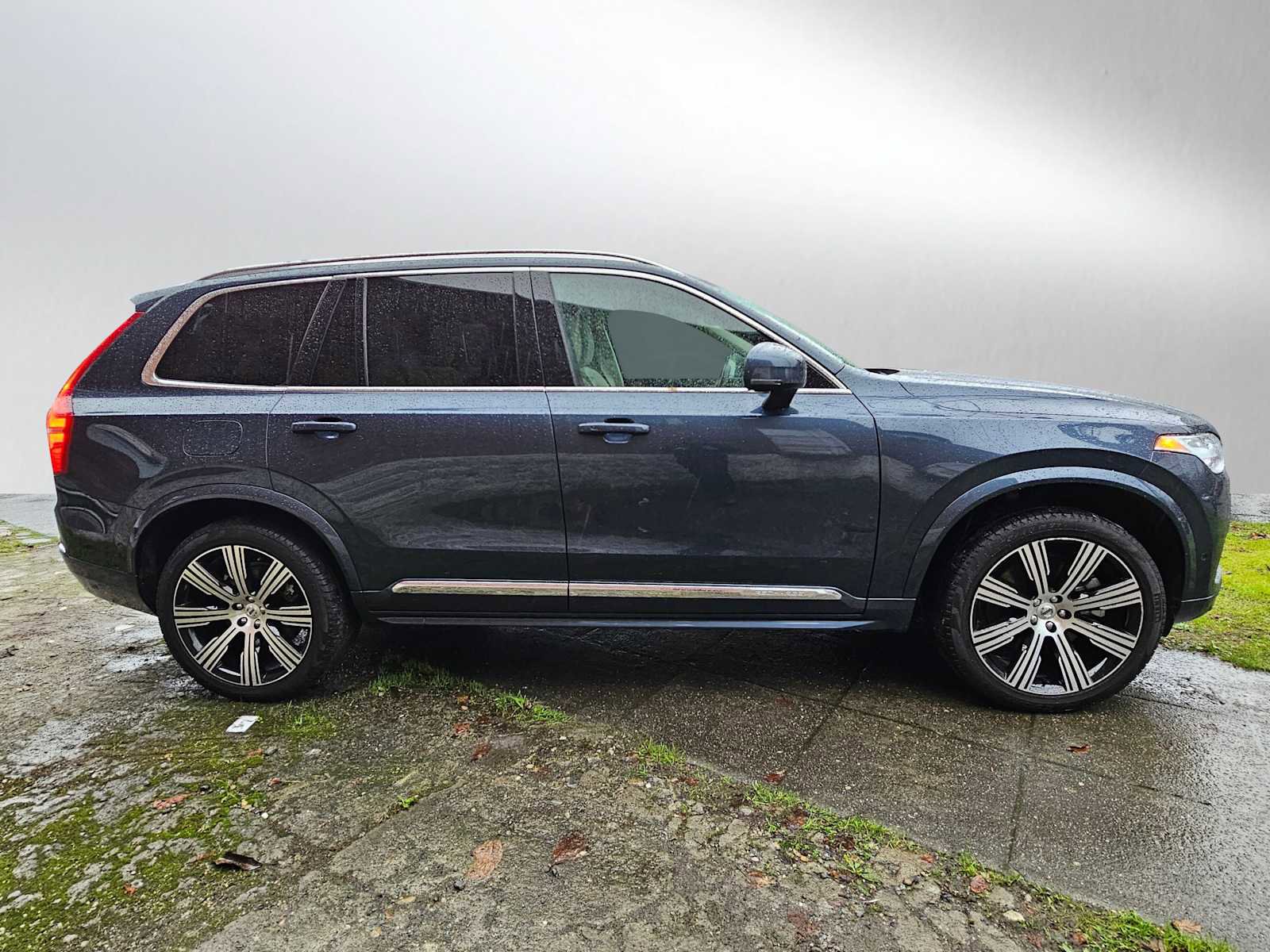 Used 2023 Volvo XC90 T8 Plus w/ Protection Package image 2