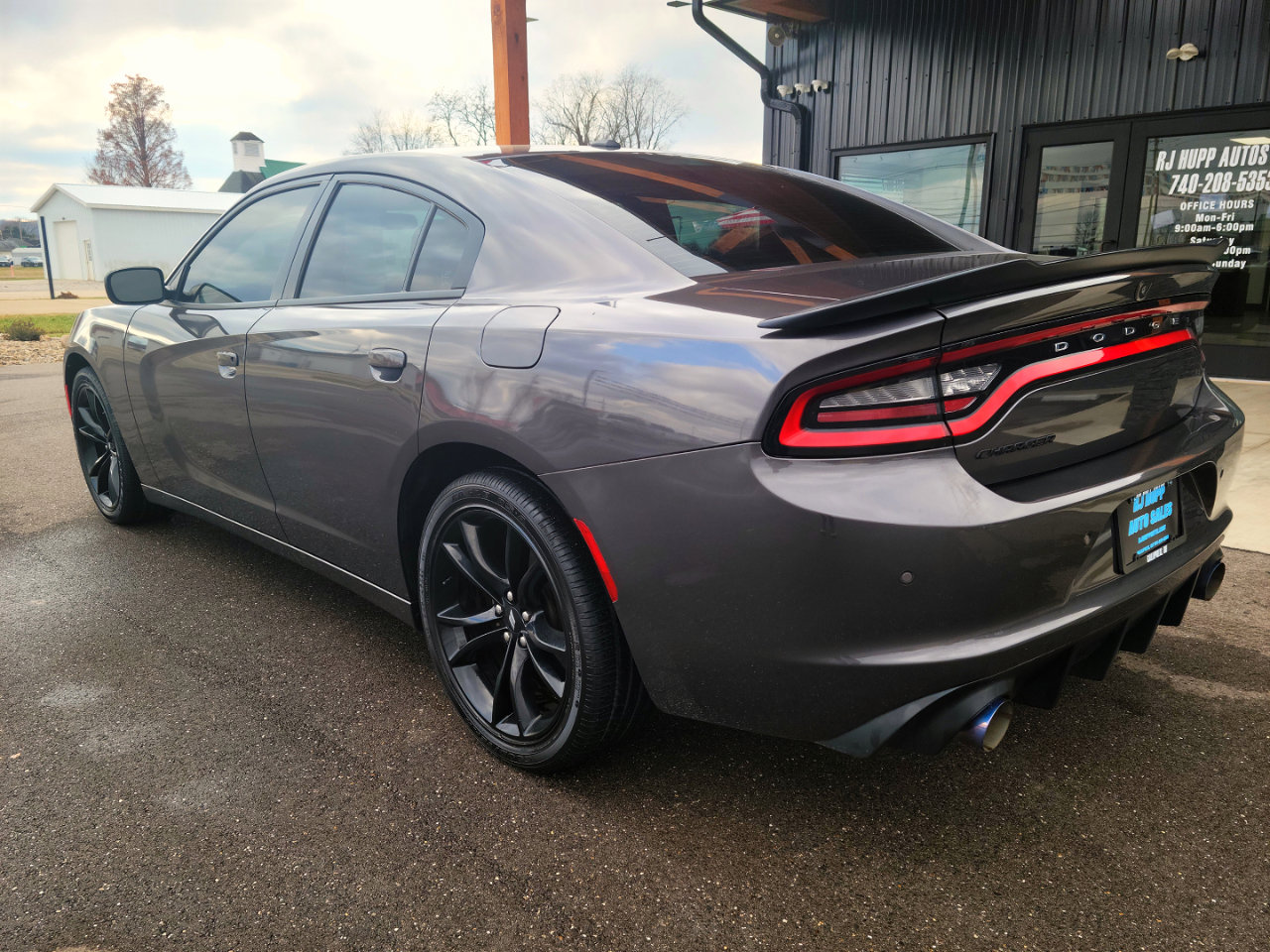 Used 2018 Dodge Charger SXT w/ Blacktop Package image 6