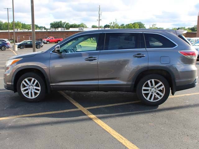 Used 2014 Toyota Highlander LE AWD/4WD image 7