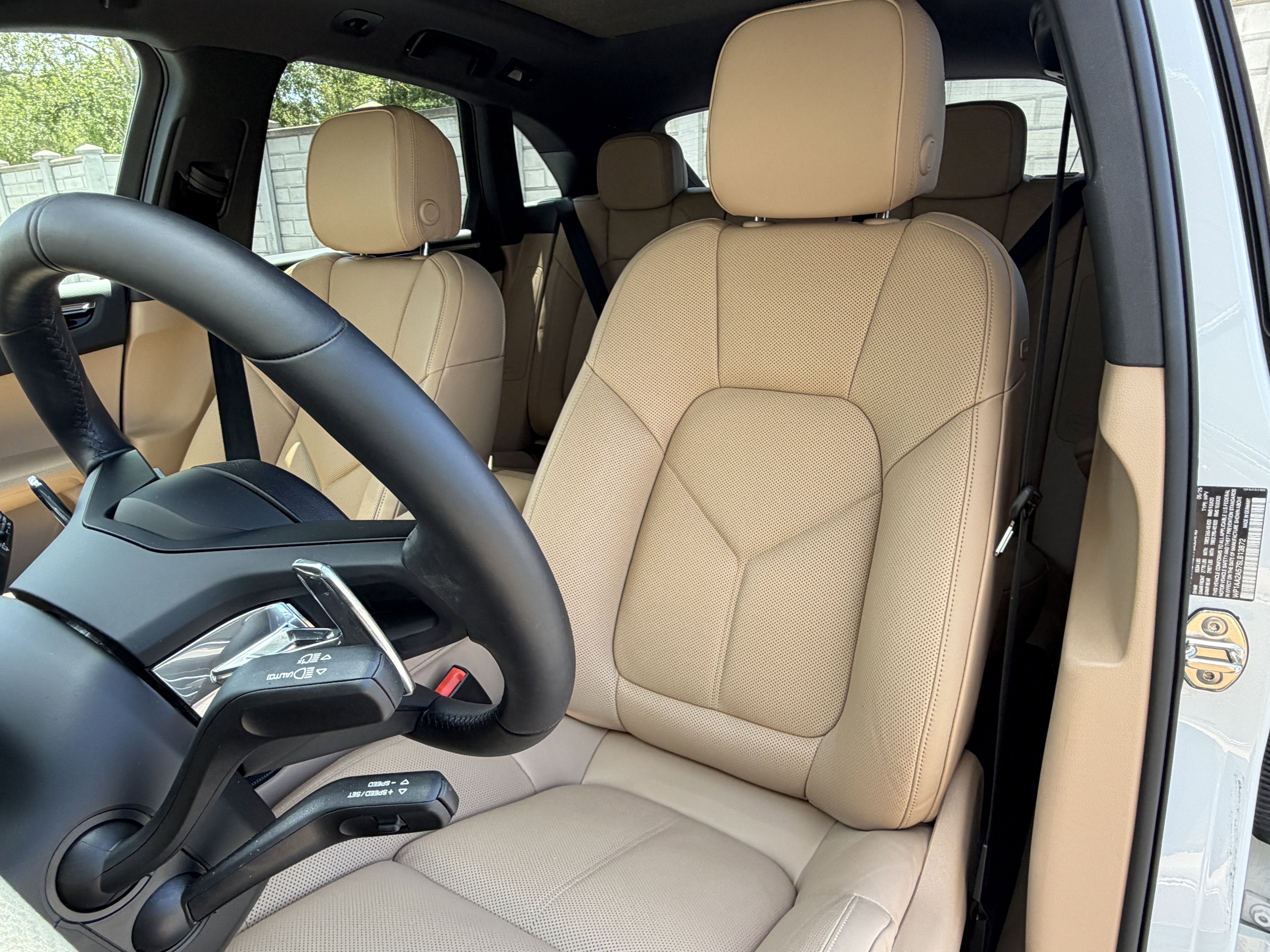 Certified 2025 Porsche Macan image 5