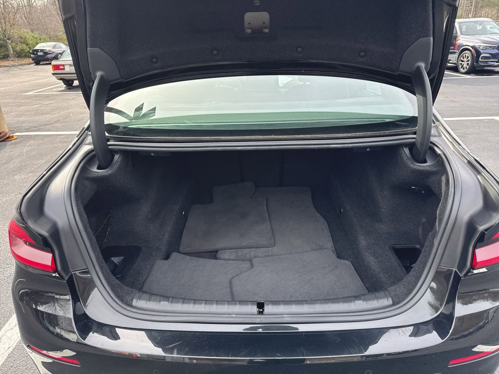 Used 2022 BMW 540i xDrive w/ Premium Package image 28