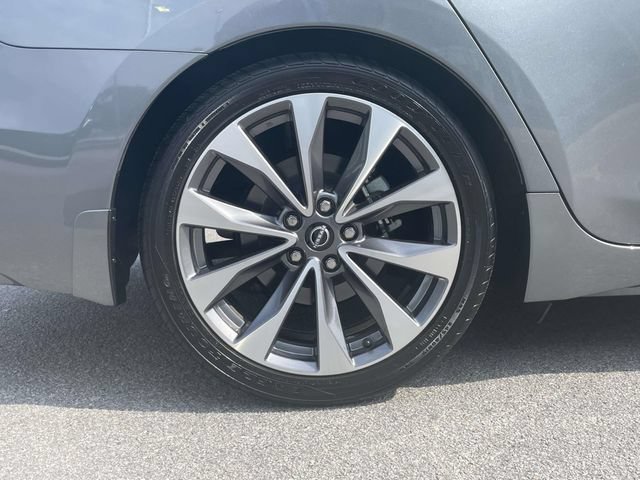Used 2023 Nissan Maxima Platinum w/ Sport Mat Group FWD image 10