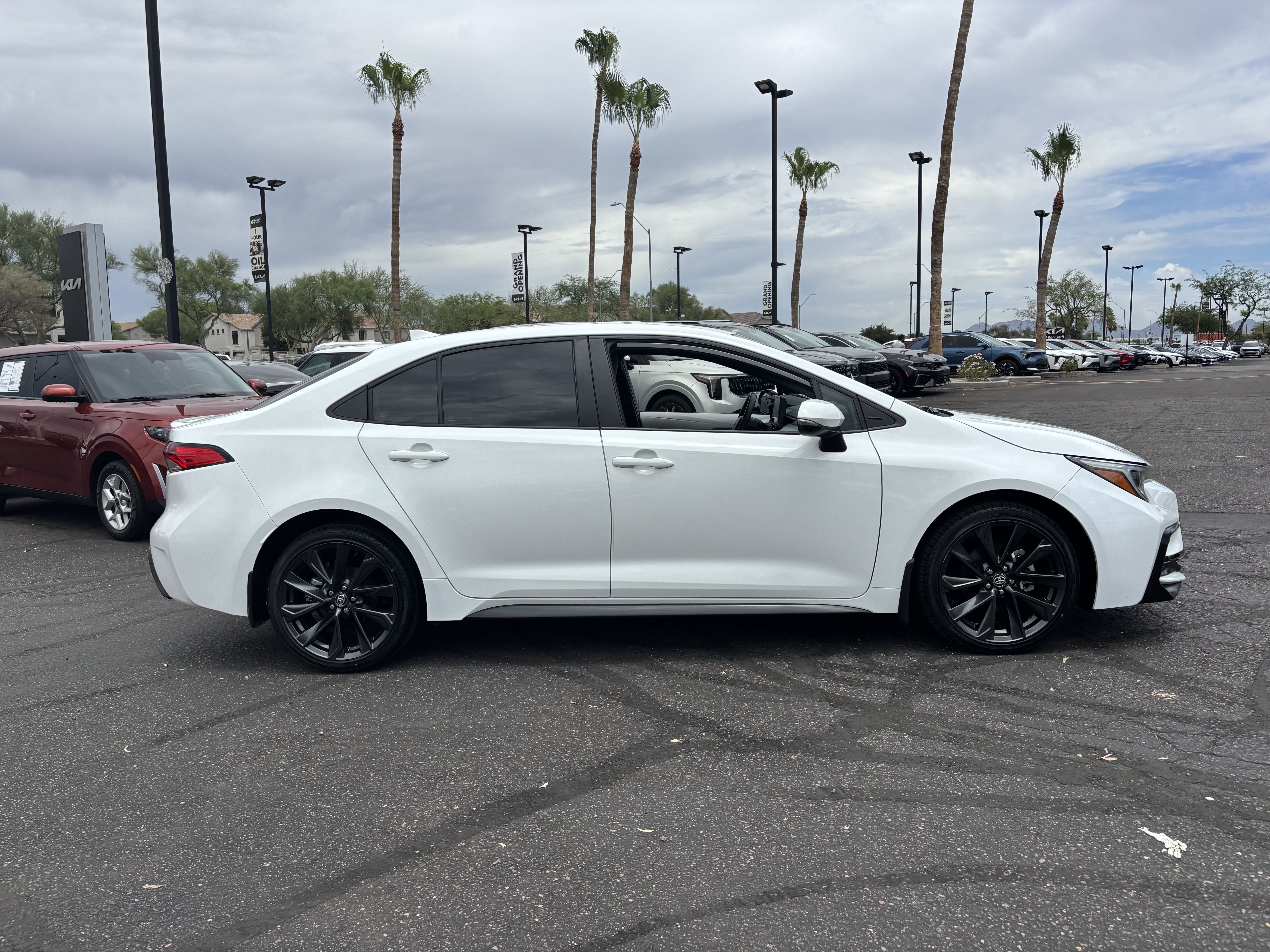 Used 2024 Toyota Corolla SE FWD image 2