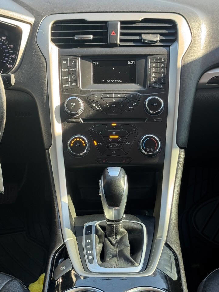 Used 2015 Ford Fusion SE w/ Equipment Group 202A FWD image 13