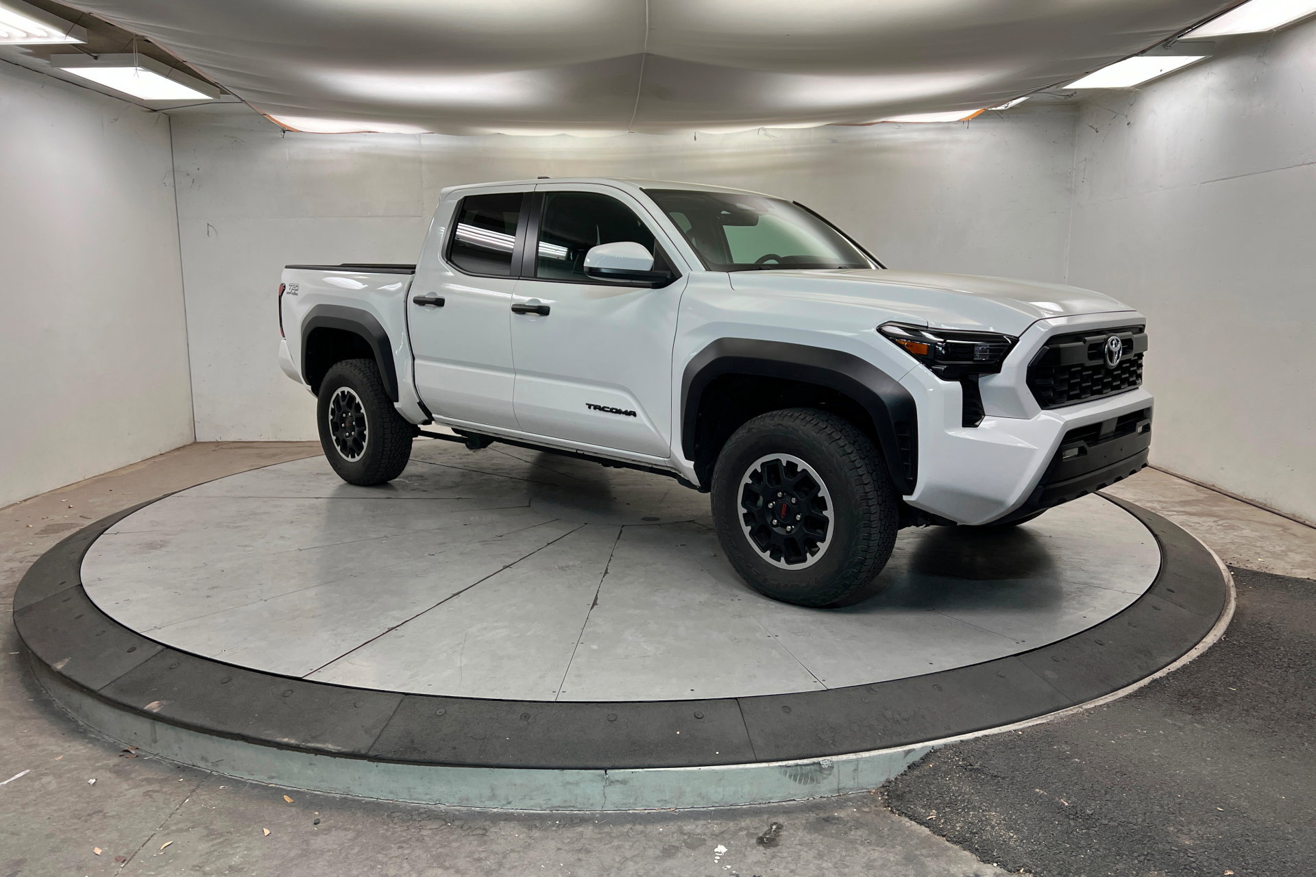 Used 2025 Toyota Tacoma TRD Off-Road AWD/4WD image 8
