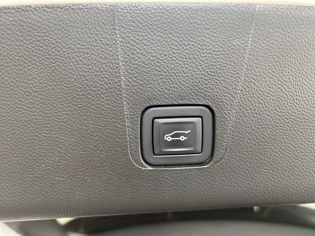 Used 2023 Chevrolet Traverse LT w/ LT Premium Package AWD/4WD image 25