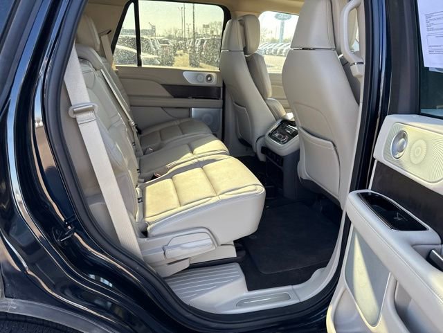 Used 2021 Lincoln Navigator Reserve w/ Luxury Package AWD/4WD image 12