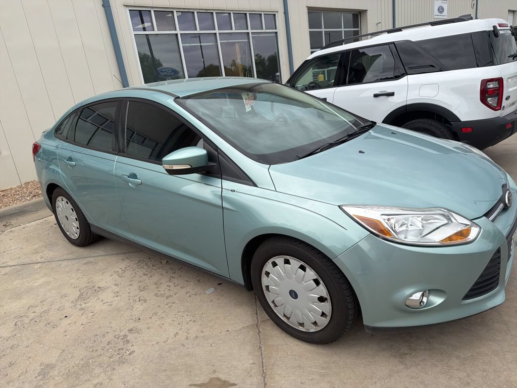 Used 2012 Ford Focus SE w/ SE Winter Pkg FWD image 3