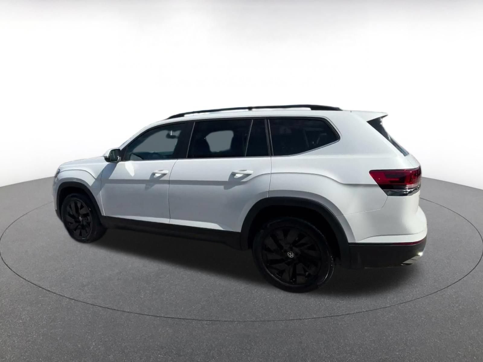 Used 2026 Volkswagen Atlas SE FWD image 8