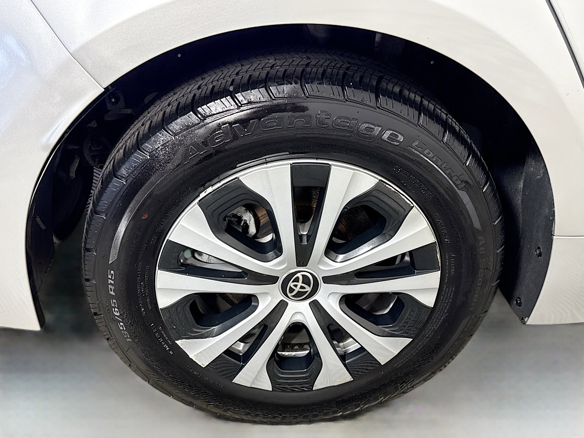 Used 2020 Toyota Corolla LE w/ Carpet Mat Package (TMS) FWD image 33