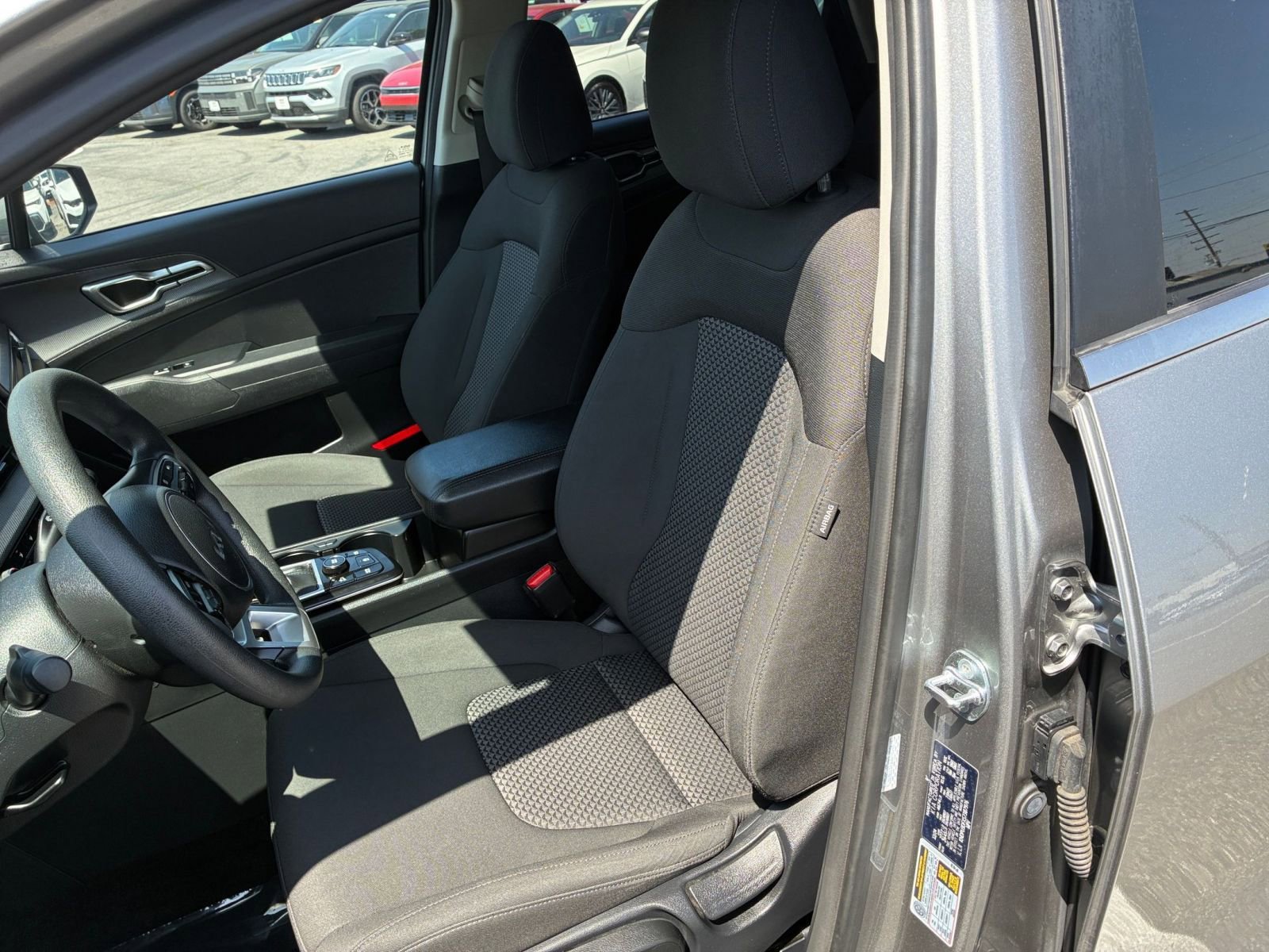 Used 2025 Kia Sportage LX FWD image 36