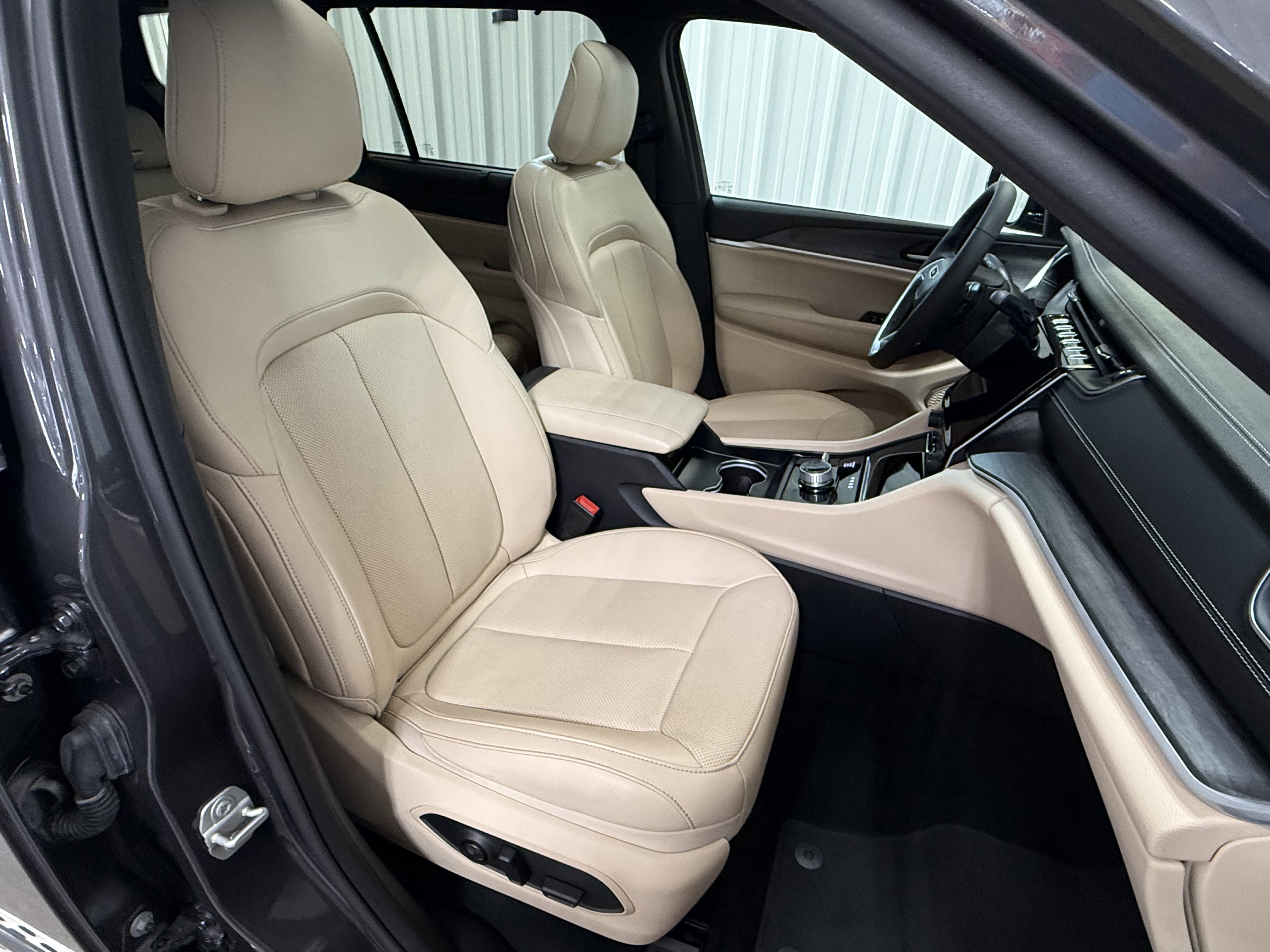 Used 2024 Jeep Grand Cherokee L Limited w/ Luxury Tech Group II AWD/4WD image 11