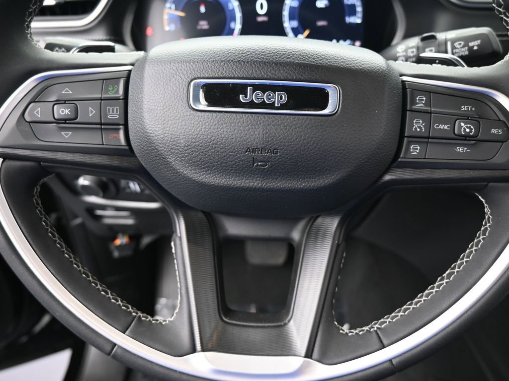 Used 2024 Jeep Grand Cherokee L Laredo image 29