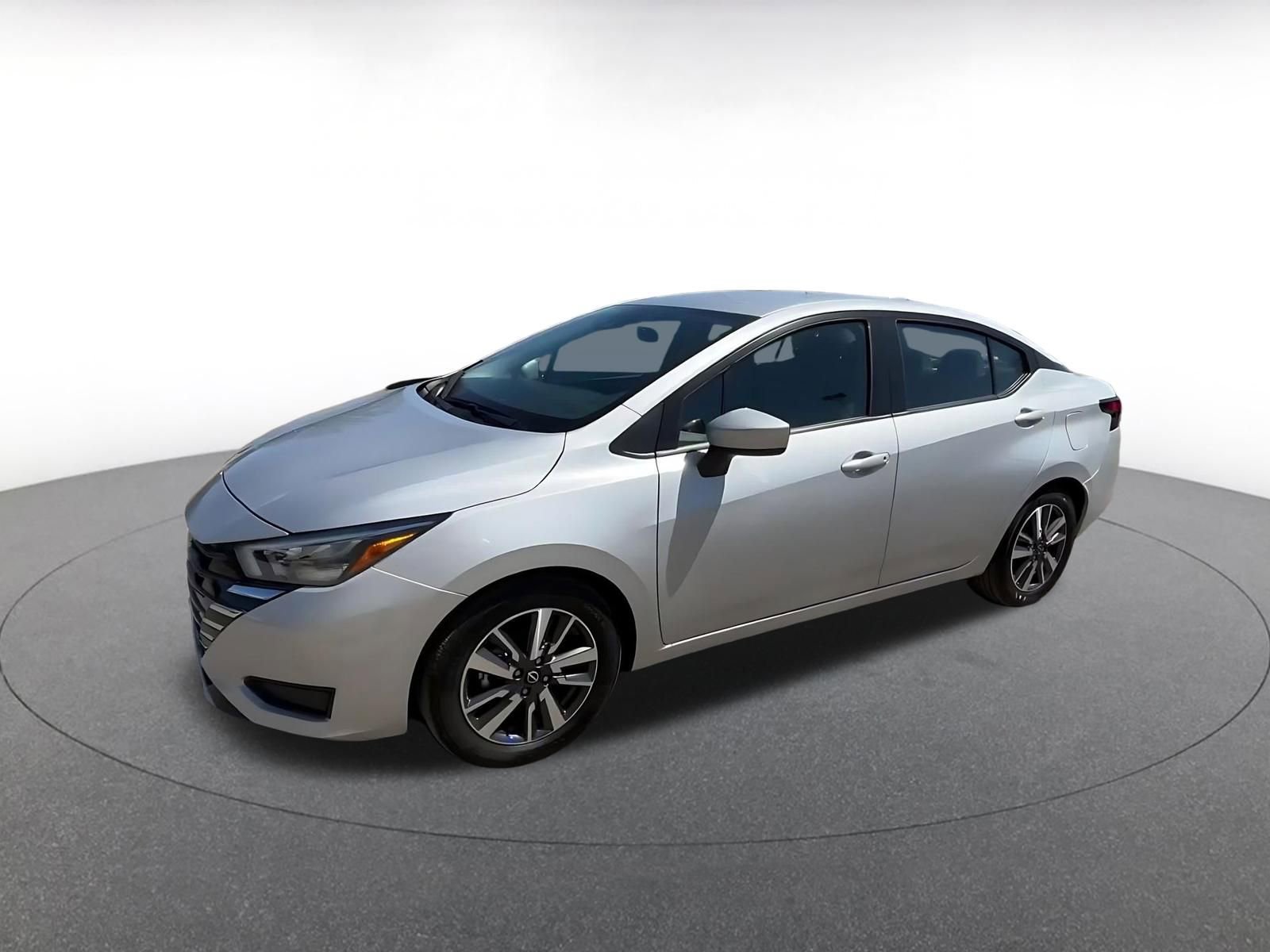 Used 2025 Nissan Versa SV image 8