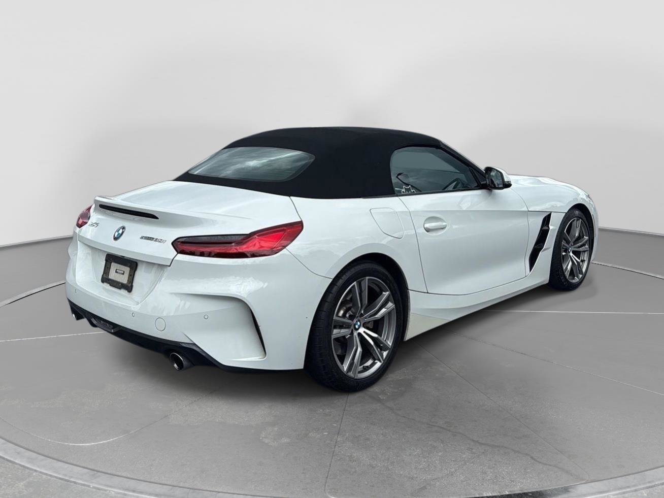 Certified 2023 BMW Z4 sDrive30i w/ Convenience Package RWD image 5