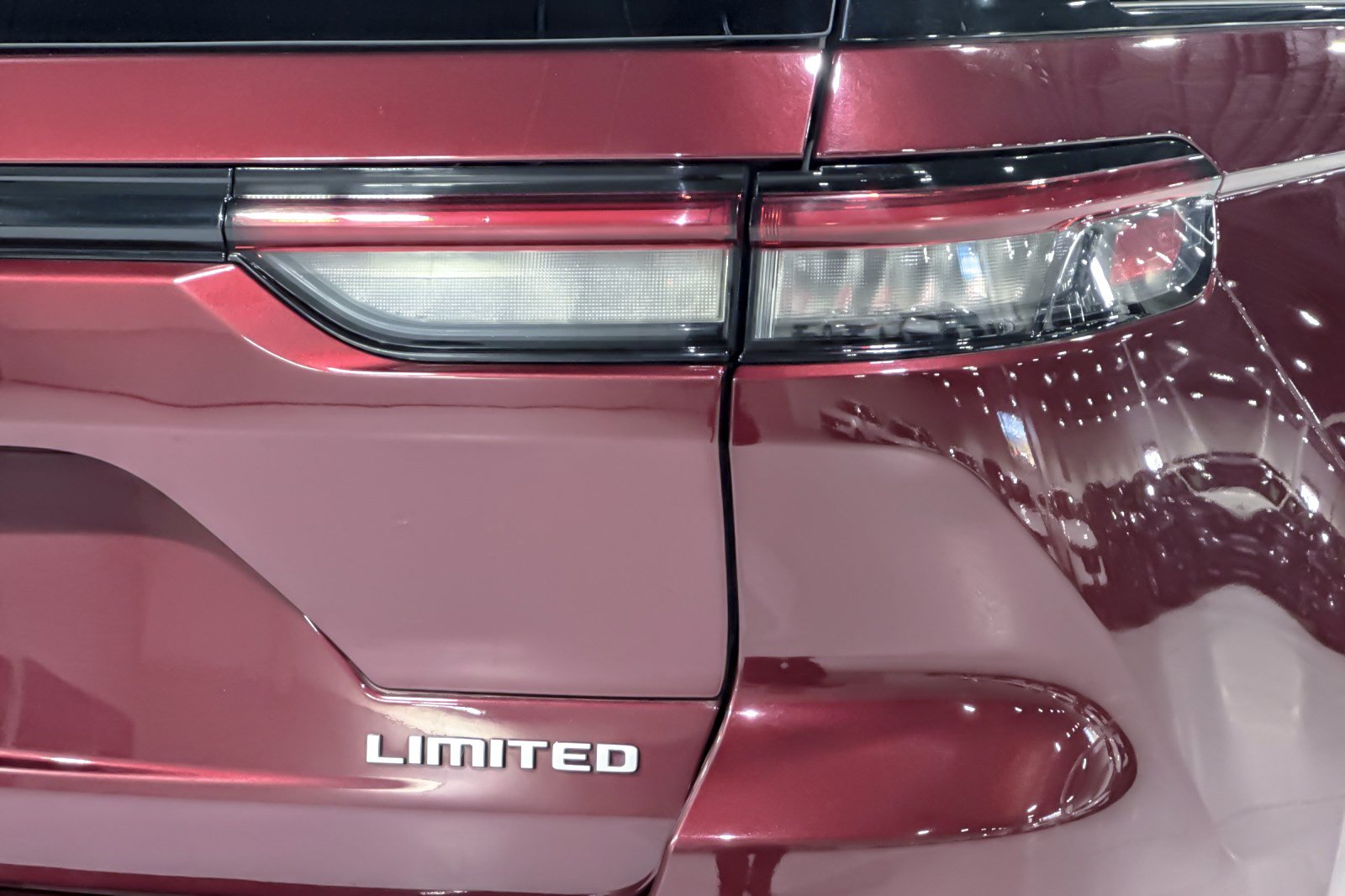 Used 2024 Jeep Grand Cherokee Limited AWD/4WD image 30