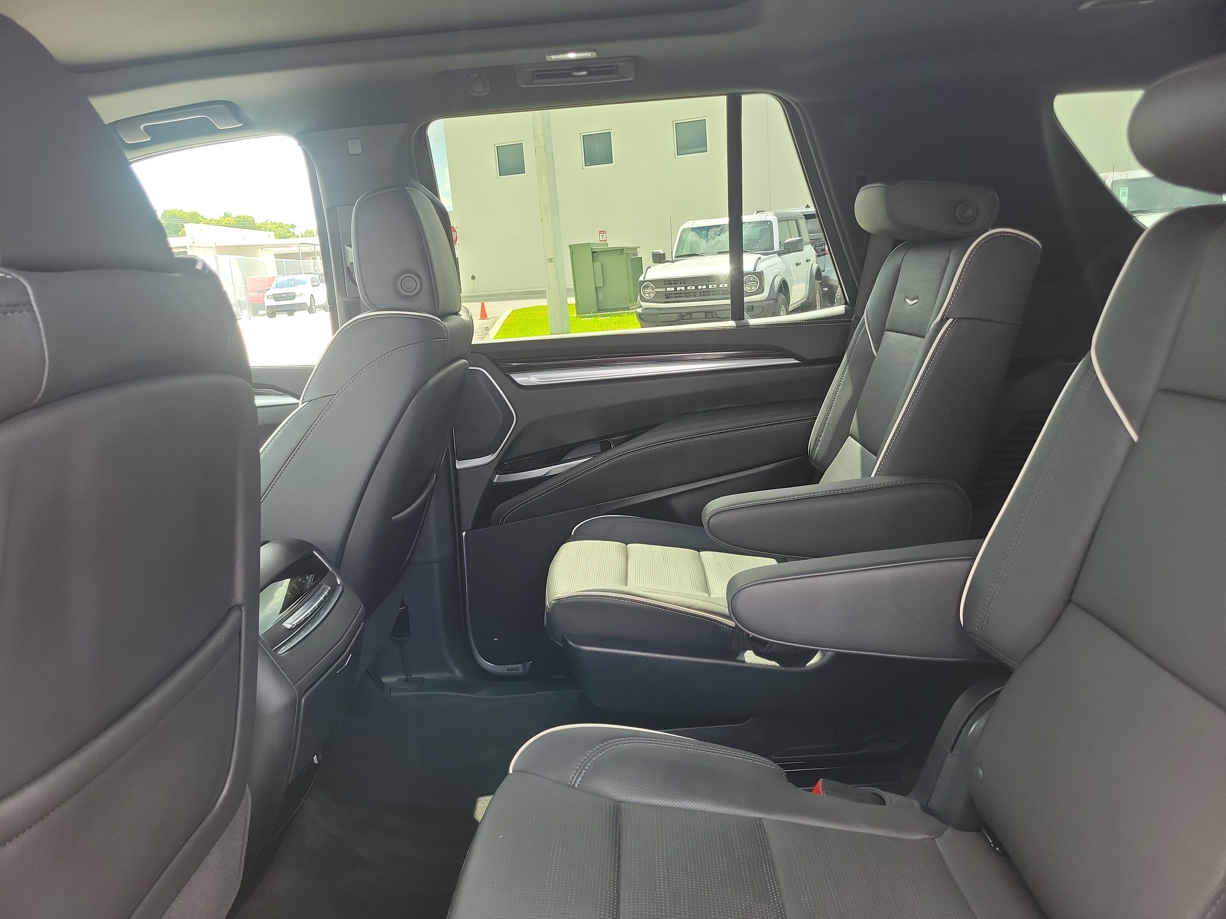 Used 2025 Cadillac Escalade Premium Luxury w/ Touring Package AWD/4WD image 15