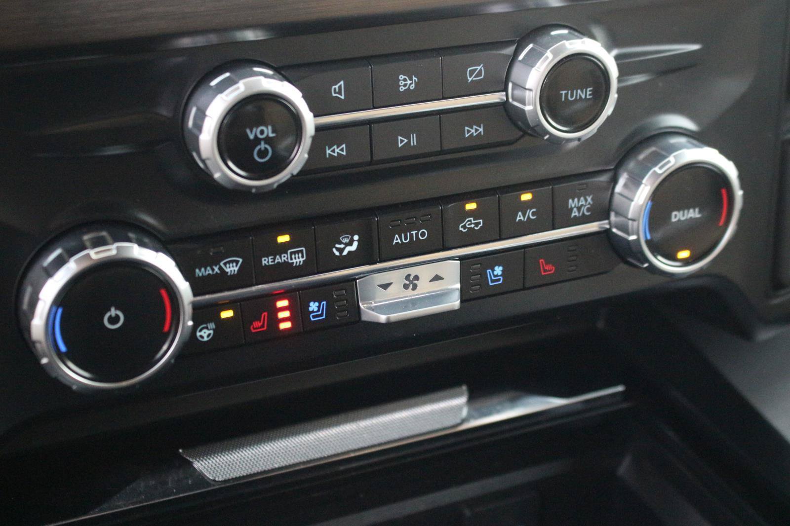 Used 2023 Ford F250 Lariat w/ Sport Appearance Package AWD/4WD image 25