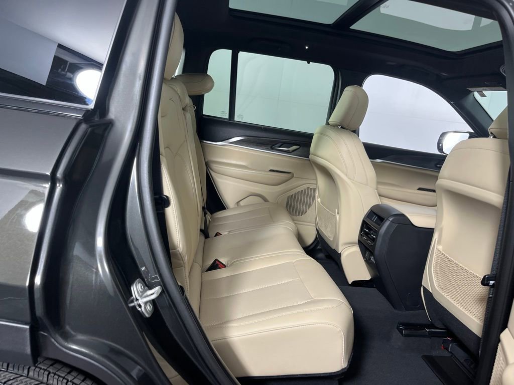 Used 2024 Jeep Grand Cherokee Limited w/ Luxury Tech Group II image 29