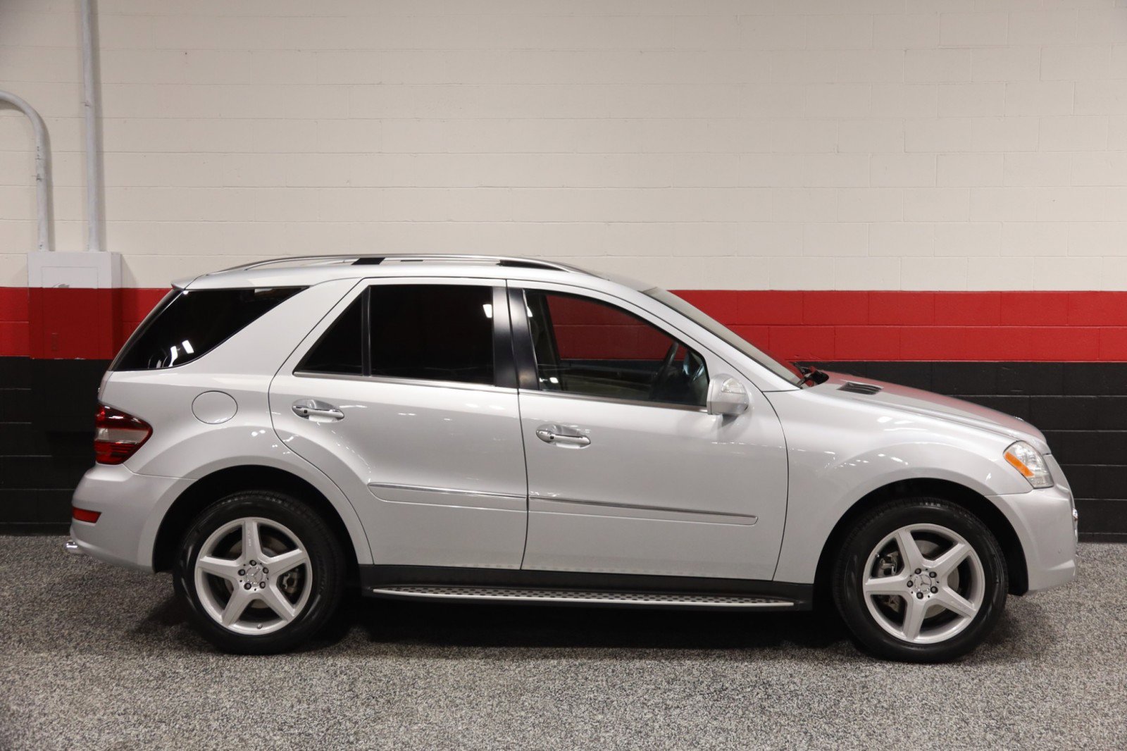 Used 2009 Mercedes-Benz ML 550 4MATIC image 7