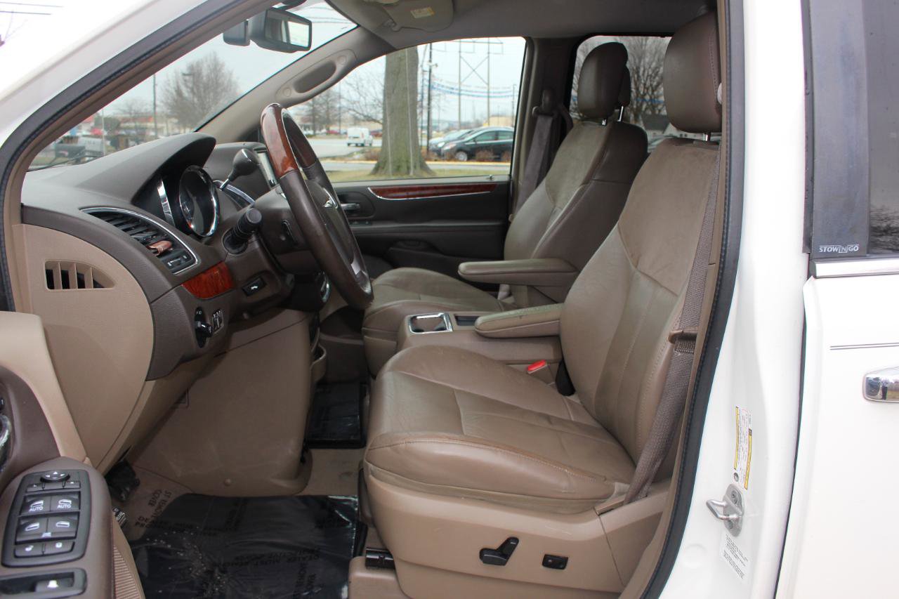 Used 2013 Chrysler Town & Country Limited w/ Trailer Tow Group FWD image 13