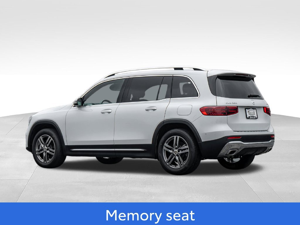 Used 2024 Mercedes-Benz GLB 250 4MATIC w/ Winter Heating Package image 5