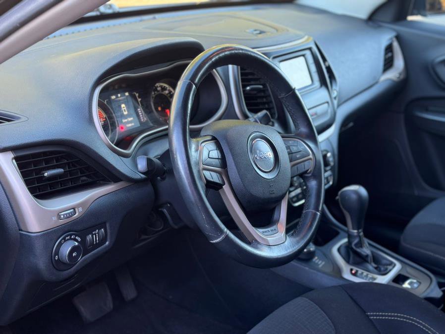 Used 2016 Jeep Cherokee Latitude w/ Safety/Convenience Group image 10