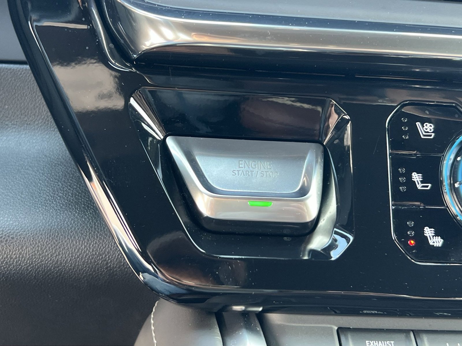 Used 2024 GMC Sierra 3500 Denali Ultimate AWD/4WD image 35