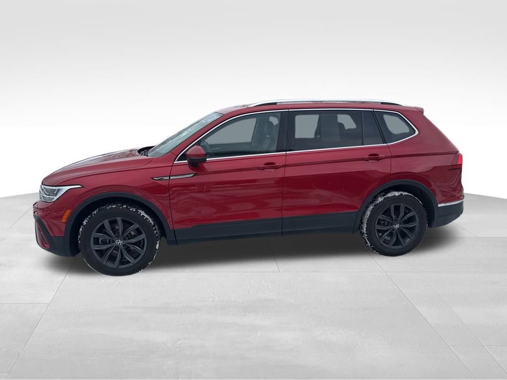 Used 2022 Volkswagen Tiguan SE w/ Panoramic Sunroof Package image 2